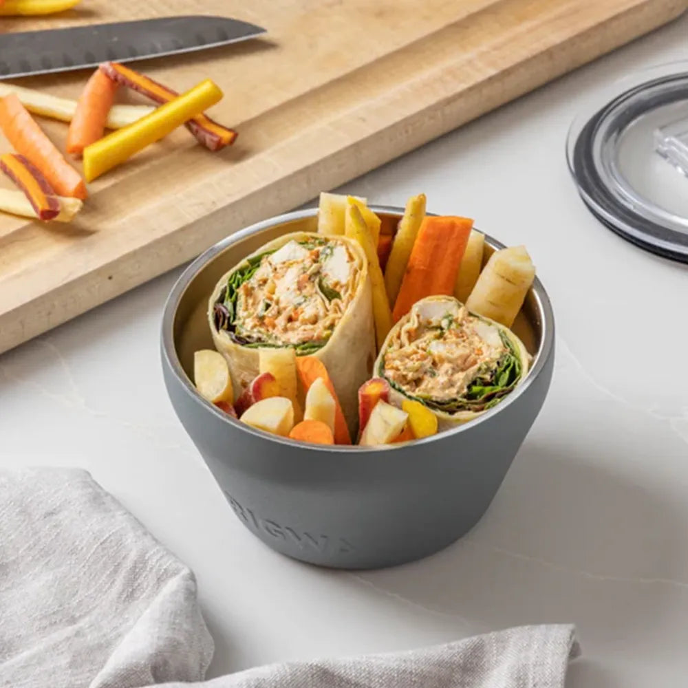 Carrots and sandwich wrap in a Rigwa Fresh Bowl 20 oz. 