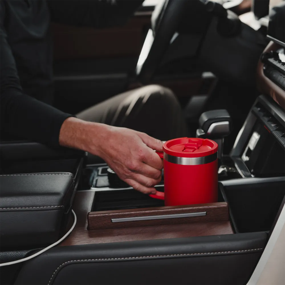 Person holding hand of Yeti 20 oz Travel Mug with Color Match Straw Lid in car.