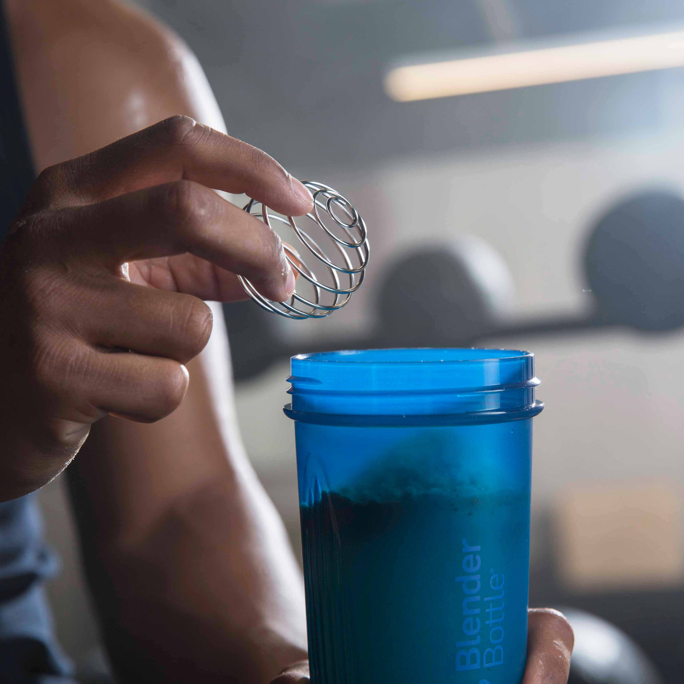 Classic V2 | 20 oz Protein Shaker Bottle